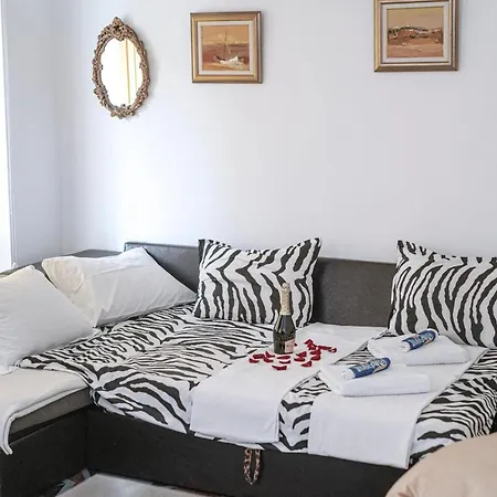Central Beach 1st Line Apartman *